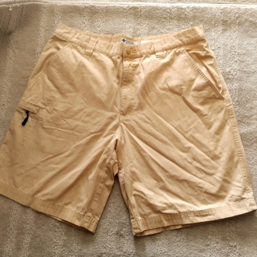 Mens mustard yellow Columbia size 38 golf lounge pocket shorts